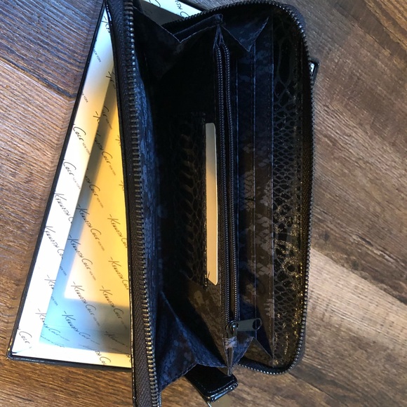 Kenneth Cole patent leather wallet. - Picture 3 of 6